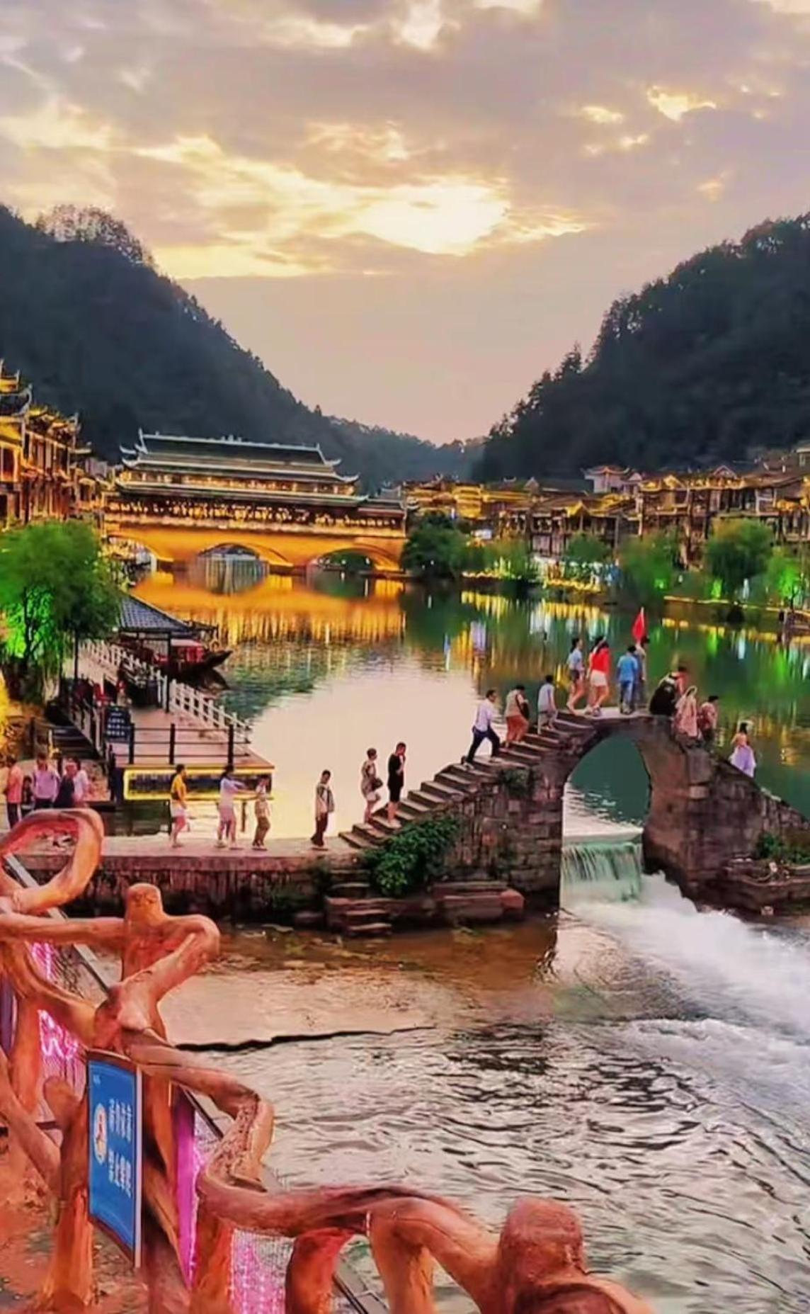 Fenghuang Memory Linjiang Inn Exterior foto